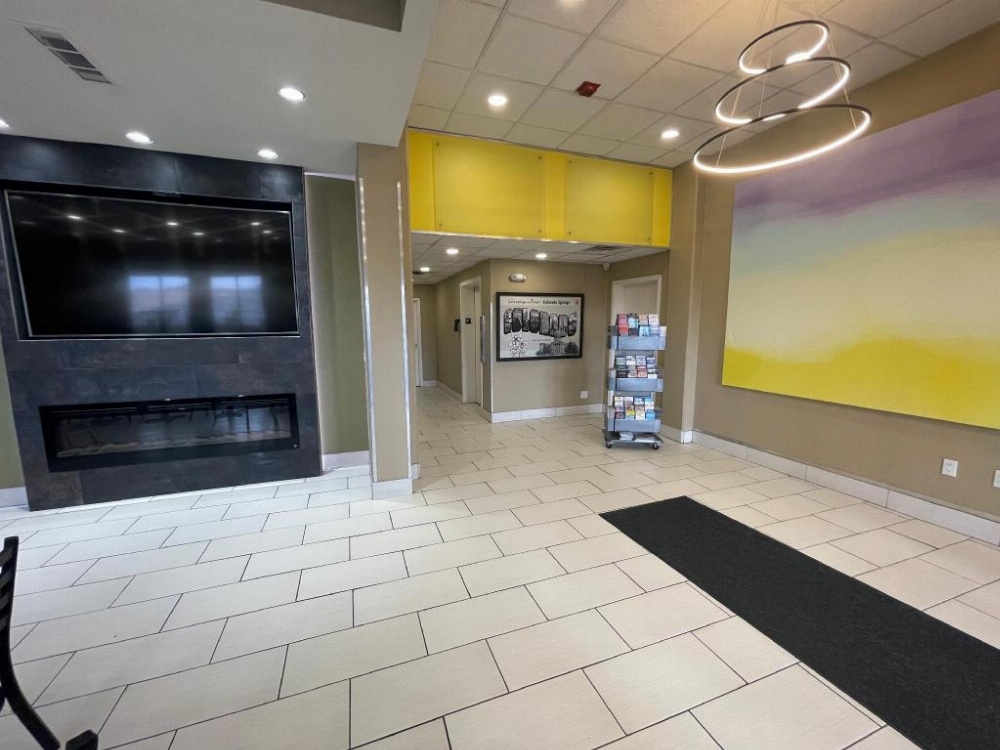 Super 8 by Wyndham Colo. Sprs. Garden Of The Gods Main image